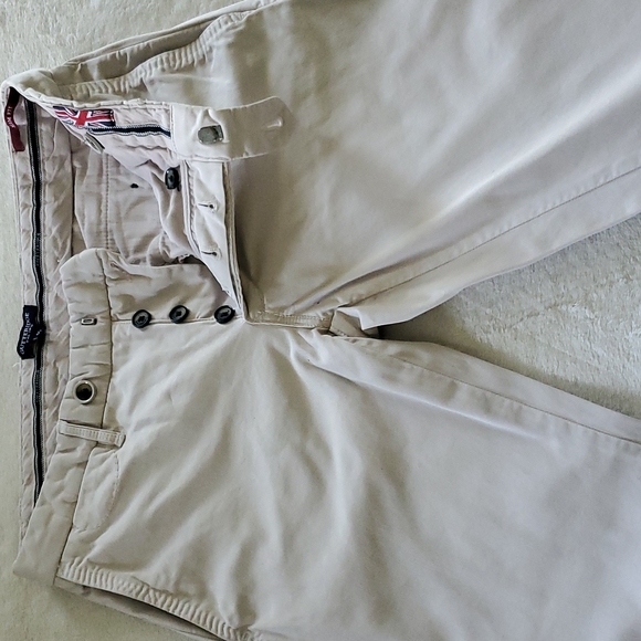 Gutteridge - Picture 8 of 10